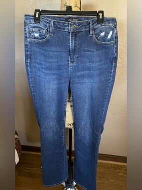 Judy Blue Straight Leg Jeans in Medium Blue with Light Distress 13/31 VGC